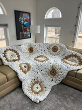 Load image into Gallery viewer, Chunky Granny Square Tutorial | Sunburst | Chenille Yarn | Hand Crochet | Video + PDF